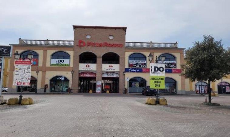 Locale Commerciale In Vendita FOIANO DELLA CHIANA Via Duca